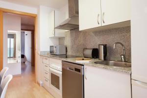 A kitchen or kitchenette at Apartment Beach Front Canet