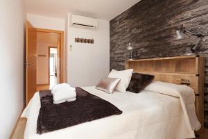 A bed or beds in a room at Apartment Beach Front Canet