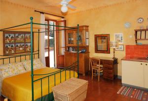 A bed or beds in a room at Poggio Imperiale Apartments