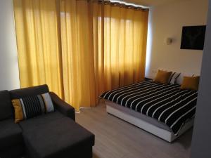 Postel nebo postele na pokoji v ubytování Apartment Oasis BANOVO BRDO-ADA CIGANLIJA