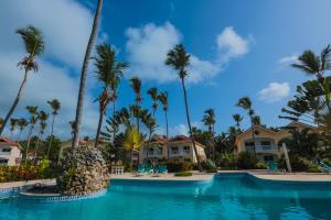 Πισίνα στο ή κοντά στο The Cove Apartments