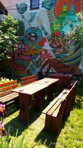 Elga´s Punk Rock Hostel外面的花园