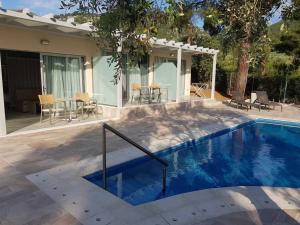 A piscina localizada em Thassos Imperial Resort ou nos arredores