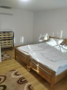 Postel nebo postele na pokoji v ubytování Vila Paula & SPA -ALL INCLUSIVE + 20 fotografií