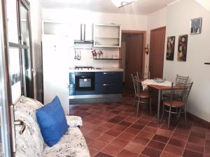 A kitchen or kitchenette at Villetta al Mare Marsala
