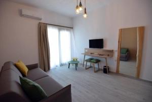 Μια τηλεόραση ή/και κέντρο ψυχαγωγίας στο Aqua Marine +28 φωτογραφίες