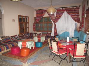 Gite Kasbah La Palmeraie的休息区
