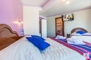 Giường trong phòng chung tại Hotel Lago Azul