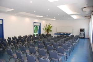 Área de negócios e/ou sala de conferências em Hotel 7 Colinas mais 35 fotos