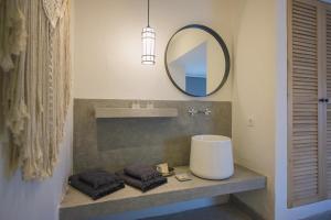 A bathroom at Yacht Boheme Hotel-Boutique Class - Adults Only