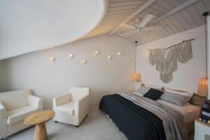 A seating area at Yacht Boheme Hotel-Boutique Class - Adults Only