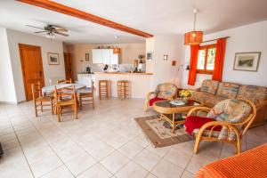 Posezení v ubytování La Perla - sea view villa with private pool in Moraira + 11 fotografií