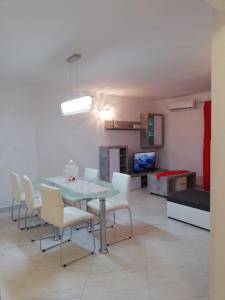 Kuchyň nebo kuchyňský kout v ubytování Apartment Marko