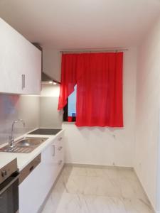 Kuchyň nebo kuchyňský kout v ubytování Apartment Marko