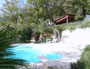 A piscina localizada em Holiday home with private pool on the French Riviera ou nos arredores