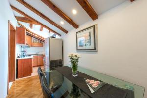 Kuchyňa alebo kuchynka v ubytovaní Beach Lapad Apartment Villa Tolja