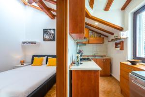 Kuchyňa alebo kuchynka v ubytovaní Beach Lapad Apartment Villa Tolja