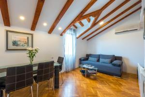 Posedenie v ubytovaní Beach Lapad Apartment Villa Tolja