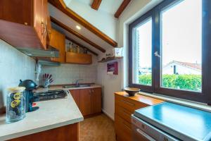 Kuchyňa alebo kuchynka v ubytovaní Beach Lapad Apartment Villa Tolja