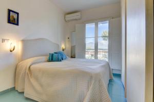 Letto o letti in una camera di Elegante Attico panoramico a 2 passi dal mare