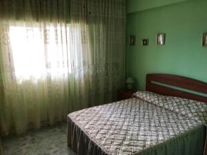 A bed or beds in a room at Piso ideal para las vacaciones