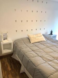 En eller flere senge i et værelse på Departamentos Mediterraneo + 48 billeder