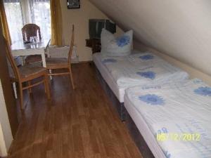 Rúm í herbergi á Pension Strohbach