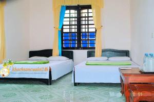 Postel nebo postele na pokoji v ubytování Khách Sạn Hồng Tấn
