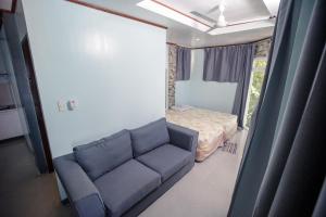 Postel nebo postele na pokoji v ubytování Oslob Seafari Resort + 37 fotografií