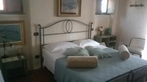 A bed or beds in a room at Bed and Breakfast Posserle