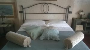 A bed or beds in a room at Bed and Breakfast Posserle