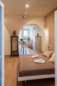 Posteľ alebo postele v izbe v ubytovaní La Bellavita Del Garda Luxury Apartments