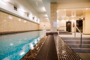 Bazén v ubytování Lisova Pisnia Resort Hotel nebo v jeho okolí