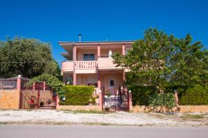 Gallery image of Mouses Apartments in Limenas