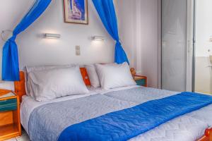 A bed or beds in a room at Hotel Helena