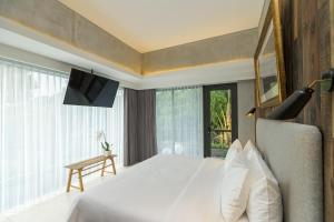 Kama o mga kama sa kuwarto sa ARTOTEL Haniman Ubud