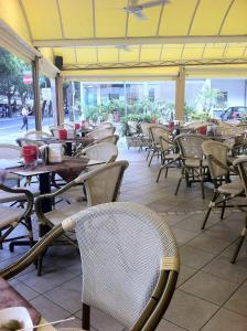an empty restaurant with tables and chairs at condominio guanabara in Lido di Jesolo