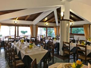 Restaurace v ubytování Arcomagno Beach Resort