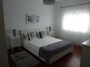 En eller flere senger på et rom på Casa do Norte