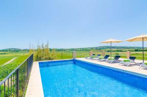 The swimming pool at or close to Es Pont Den Teulari Nou