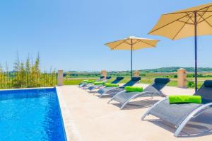 The swimming pool at or close to Es Pont Den Teulari Nou