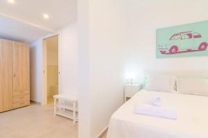 A bed or beds in a room at Es Pont Den Teulari Nou