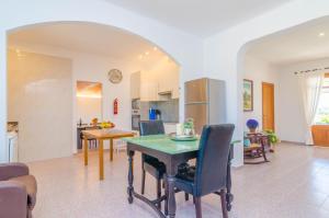 A kitchen or kitchenette at Es Pont Den Teulari Nou