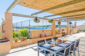 A balcony or terrace at Es Pont Den Teulari Nou