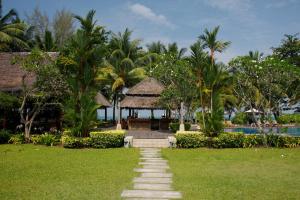 Jardí fora de Khaolak Paradise Resort - SHA Extra Plus
