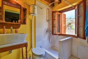 A bathroom at Villa Pera Meria