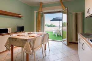 Kuhinja ili čajna kuhinja u objektu Residence Cima +33 fotografije