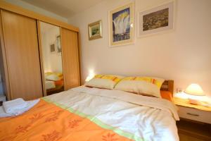 Postel nebo postele na pokoji v ubytování Apartments Neven