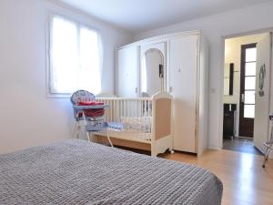 a bedroom with a crib and a baby crib at Modern holiday home in Besse with private pool in Villefranche-du-Périgord