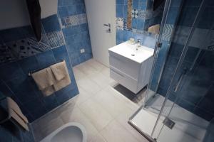 Bilik mandi di Orto al Mare Room Rental